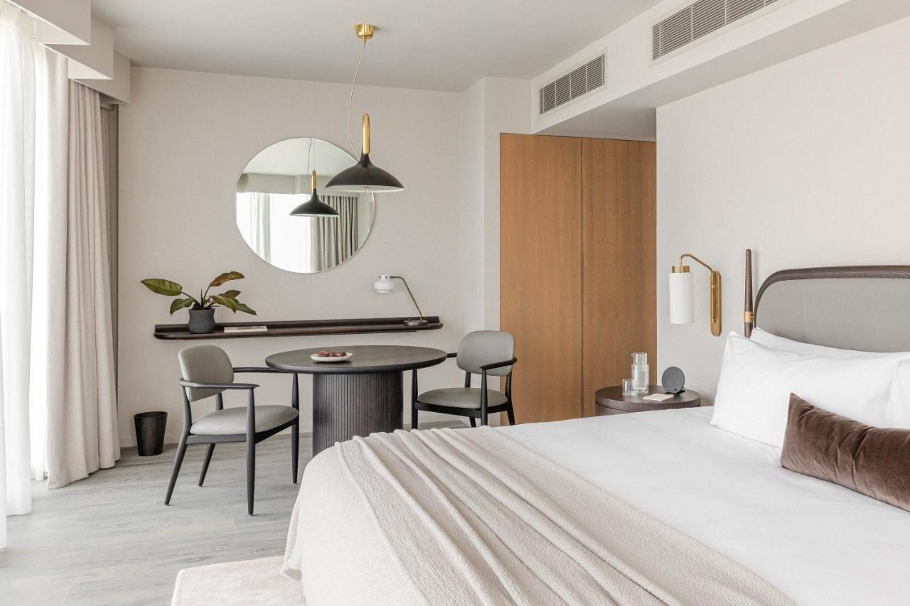 The Stratford 5*